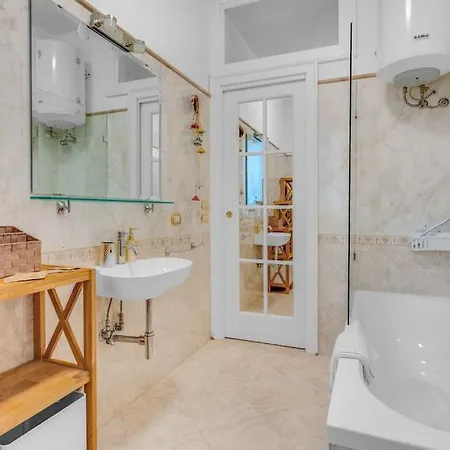 Appartamento La Galleria D'arte Di Desenzano -luxury Gold Loft- Desenzano del Garda