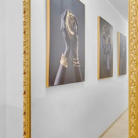 Appartamento La Galleria D'arte Di Desenzano -luxury Gold Loft- Desenzano del Garda