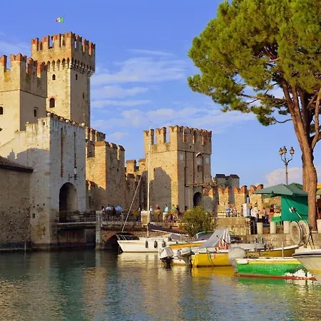 La Galleria D'arte Di Desenzano -luxury Gold Loft- * Desenzano del Garda